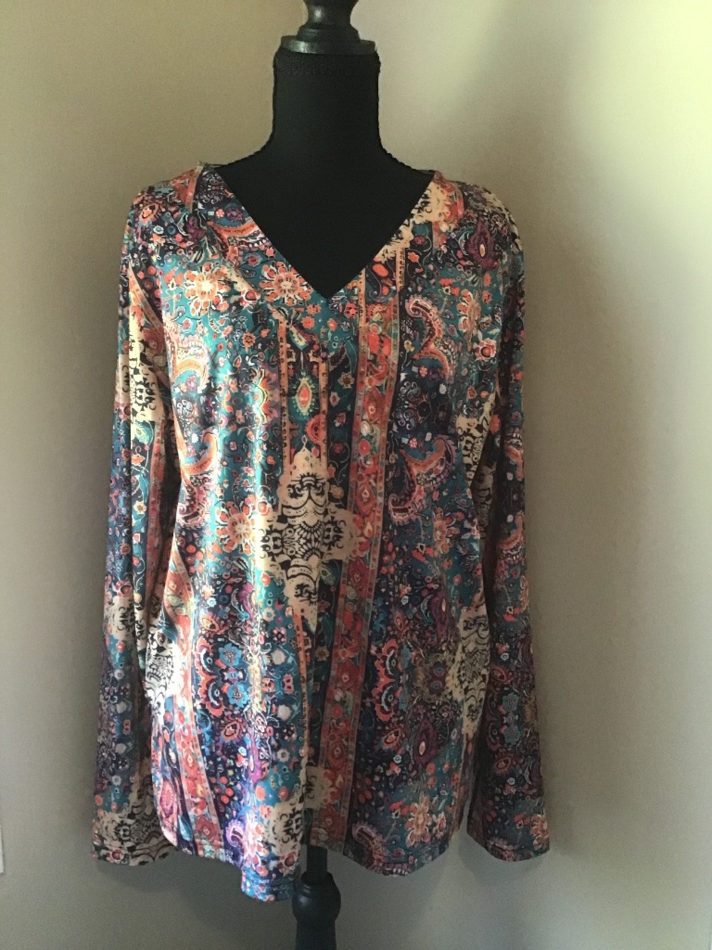 Exclusive, Size X-LARGE, multi colored